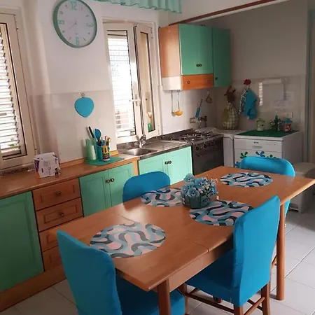 My Little House: Seaside With Patio And Parking Tropea