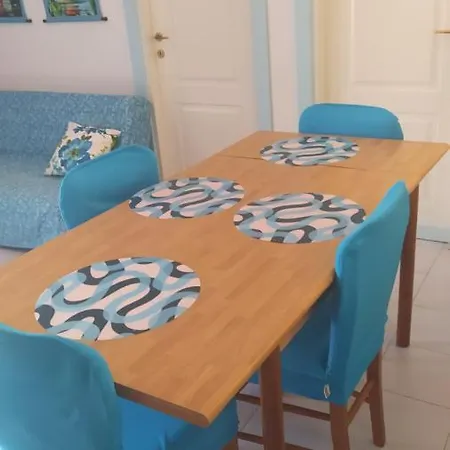 My Little House: Seaside With Patio And Parking