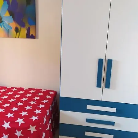 My Little House: Seaside With Patio And Parking Apartment