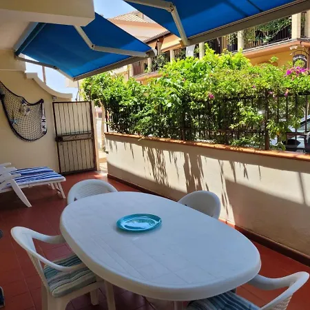 My Little House: Seaside With Patio And Parking Apartment *