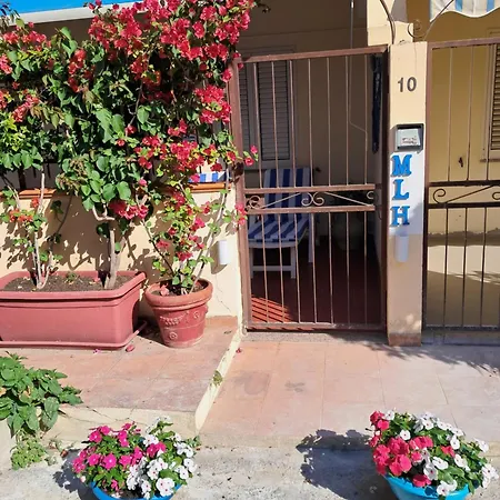 My Little House: Seaside With Patio And Parking Apartment *