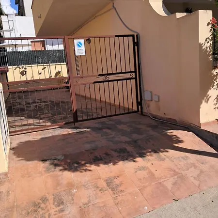My Little House: Seaside With Patio And Parking *